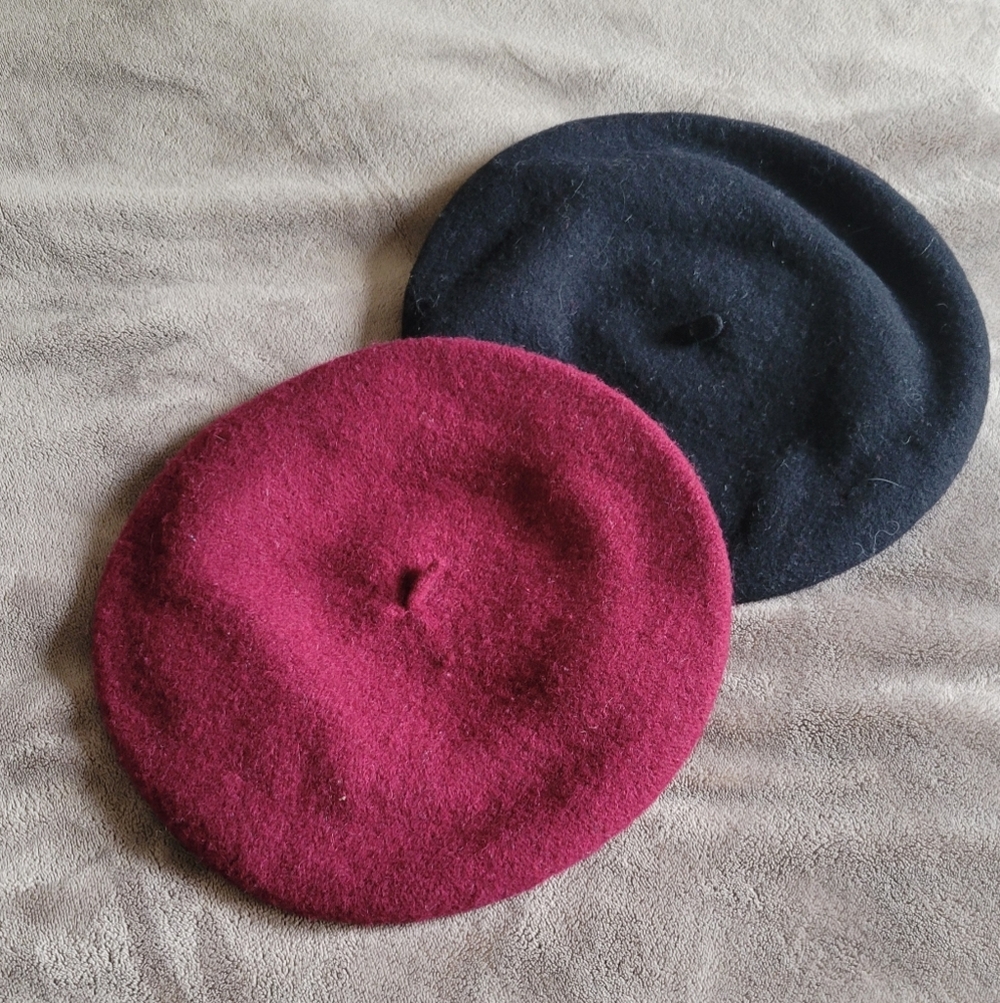 Elegant Black and Maroon Beret Set